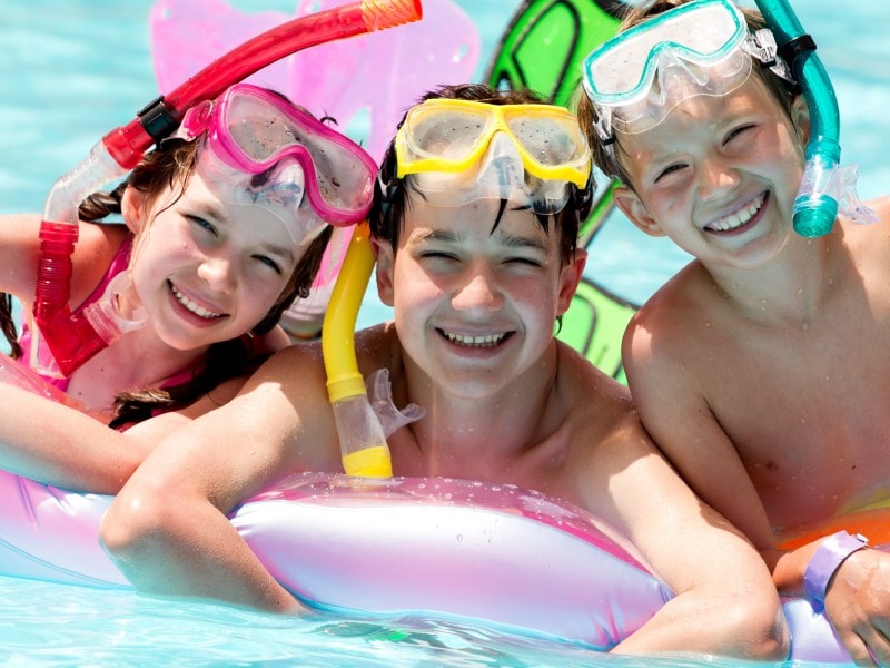 Campsites can request exemptions from the swimming cap rule. Many large Italian campsites do so, allowing guests to swim without one.